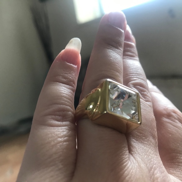 Mid size ring. - Picture 3 of 3